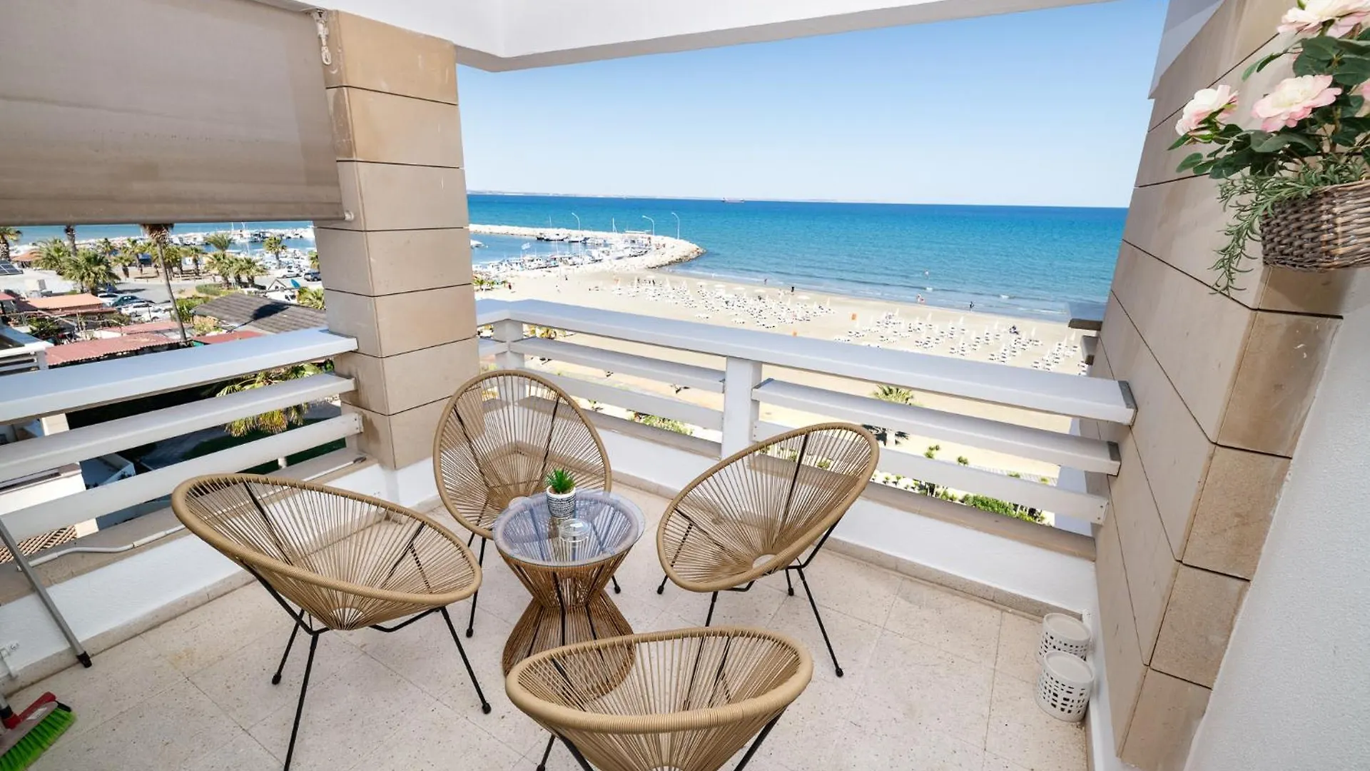 Lazuli Beachfront Sea View Ap144 Ларнака