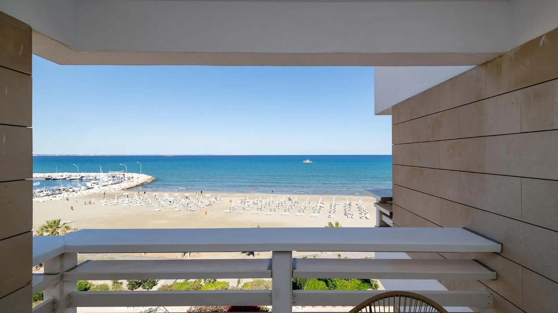 Lazuli Beachfront Sea View Ap144 Ларнака Апартаменты