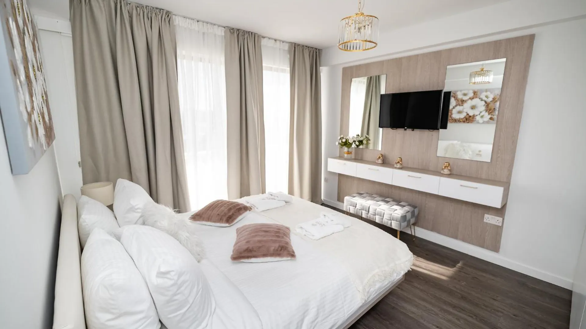 Lazuli Beachfront Sea View Ap144 Ларнака Апартаменты